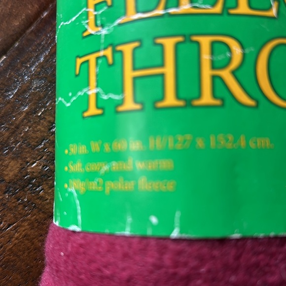 A fleece throw - Picture 2 of 2